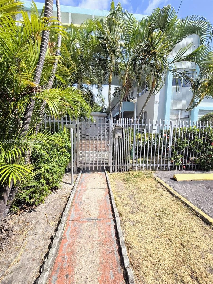 1255 Marseille # 21, Miami Beach FL 33141