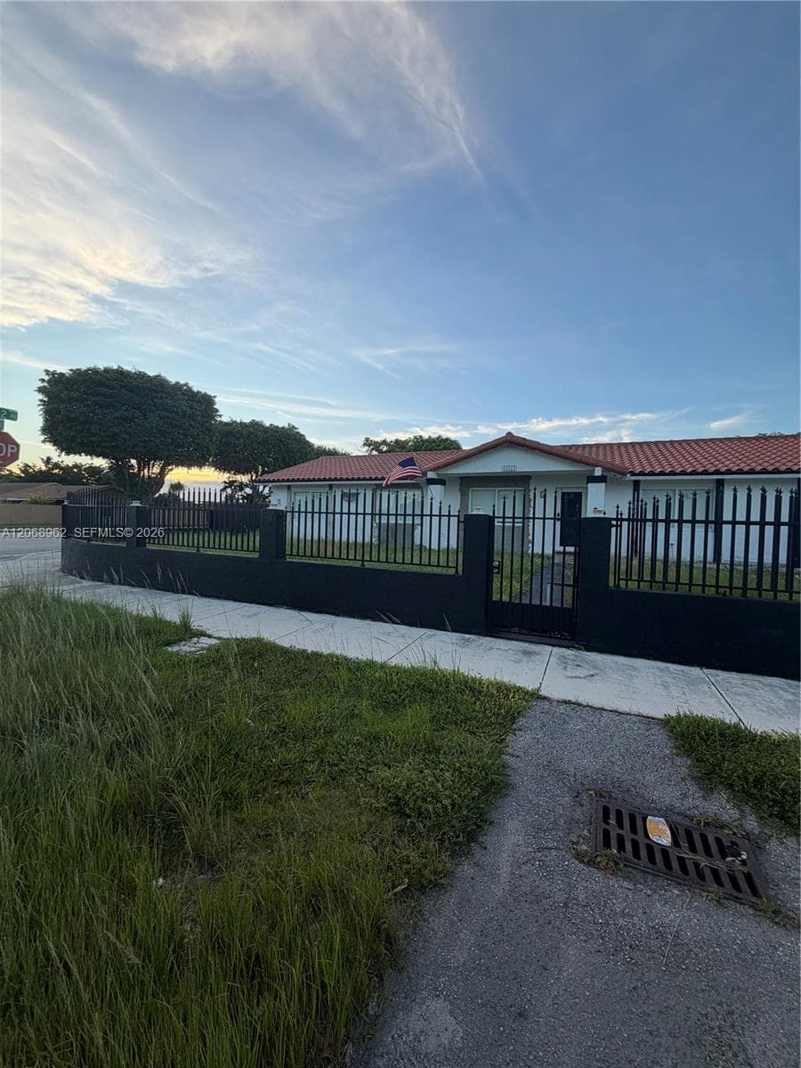 15171 SW 70th St, Miami FL 33193