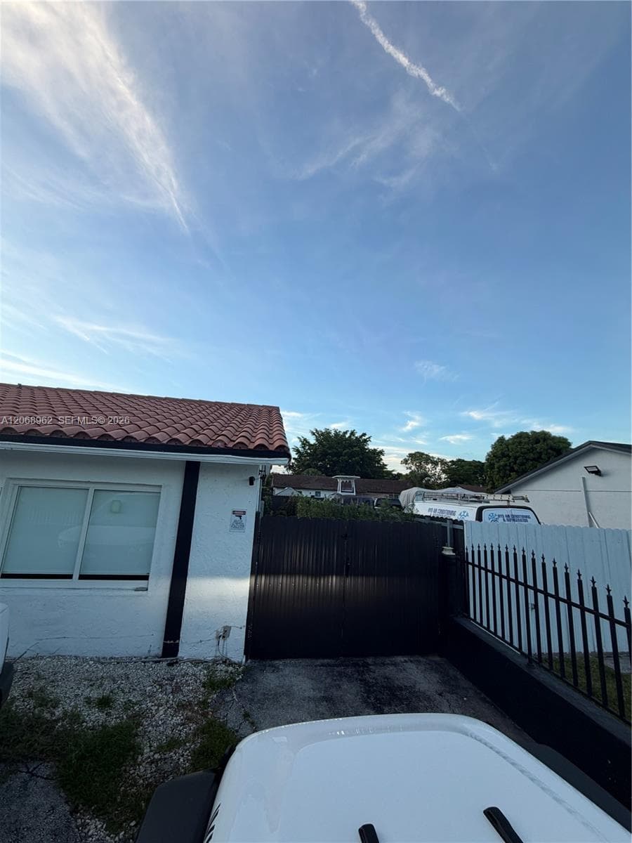 15171 SW 70th St, Miami FL 33193