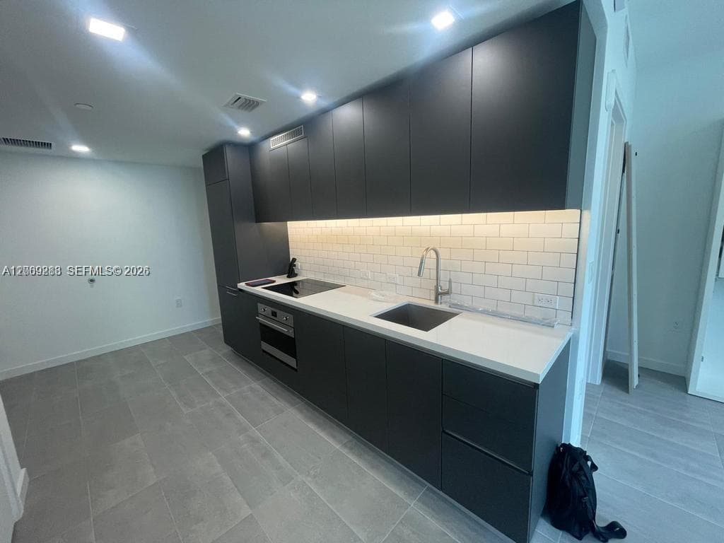 227 NE 2nd St # 1613, Miami FL 33132