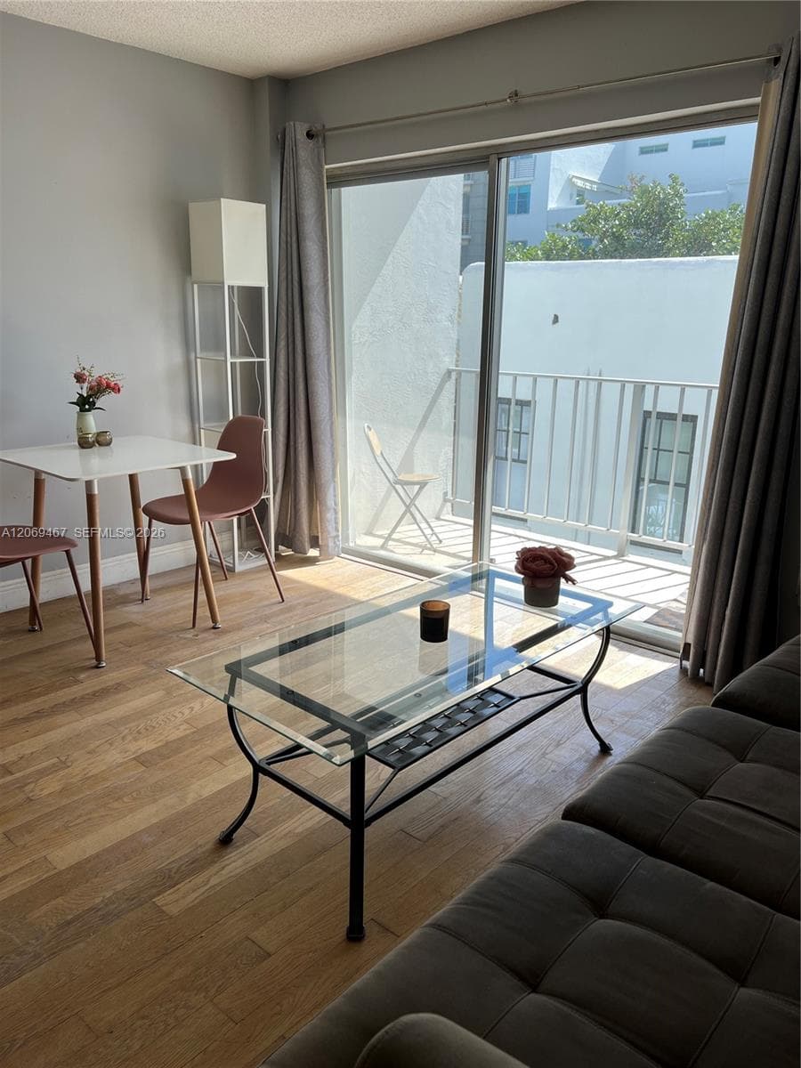 221 Meridian Ave # 305, Miami Beach FL 33139