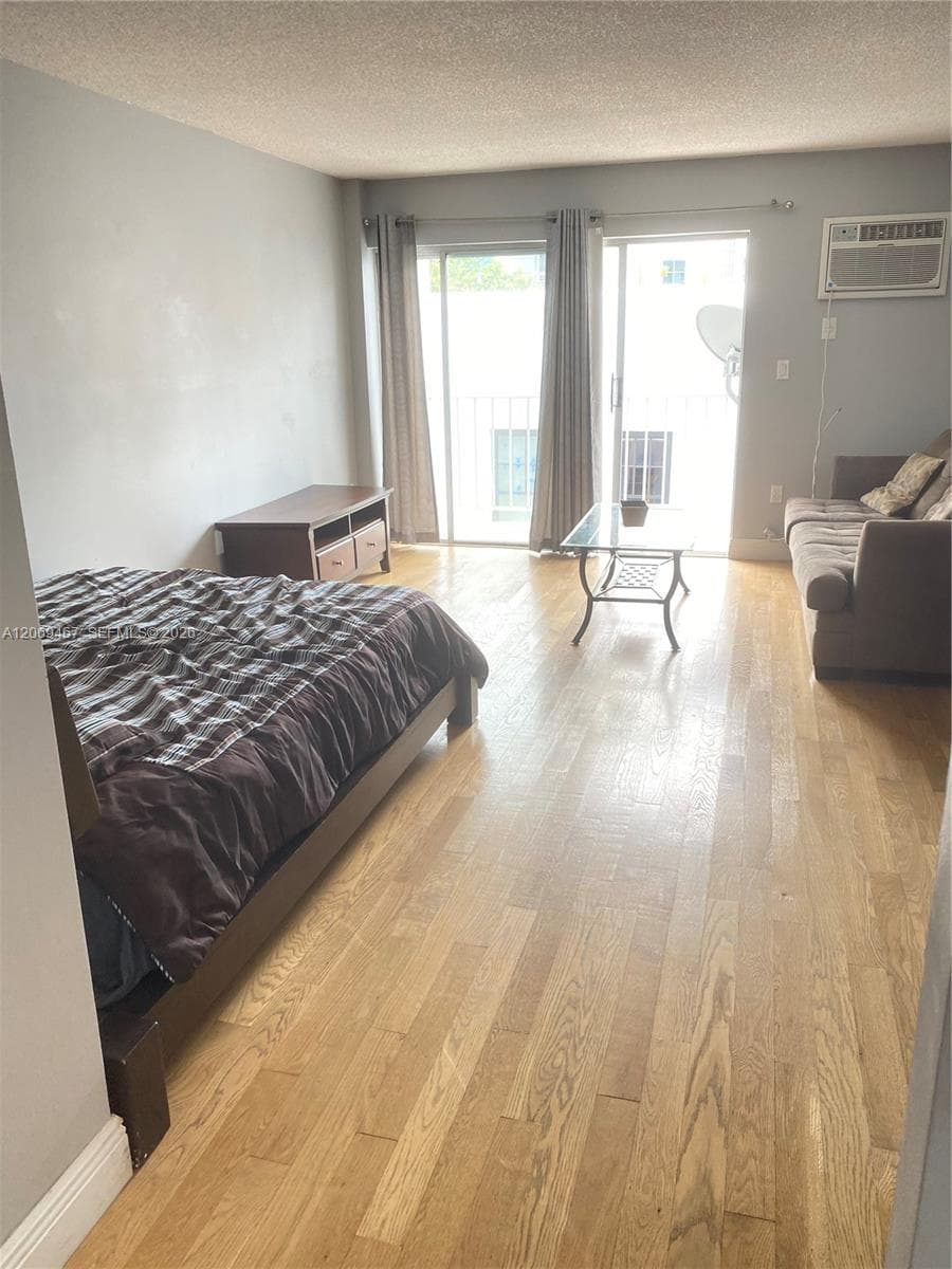 221 Meridian Ave # 305, Miami Beach FL 33139