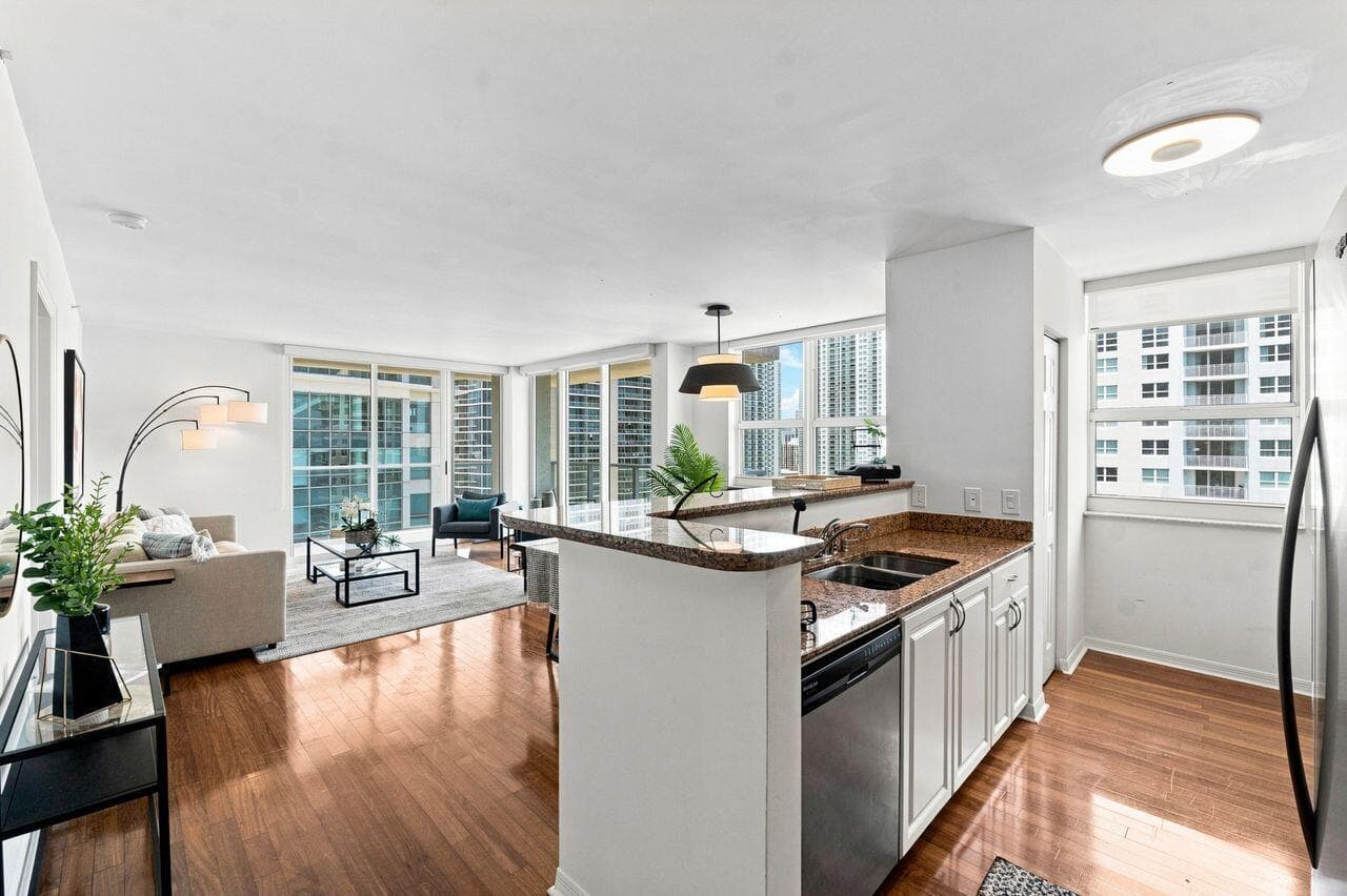 1155 BRICKELL BAY Drive # 2802, Miami FL 33131