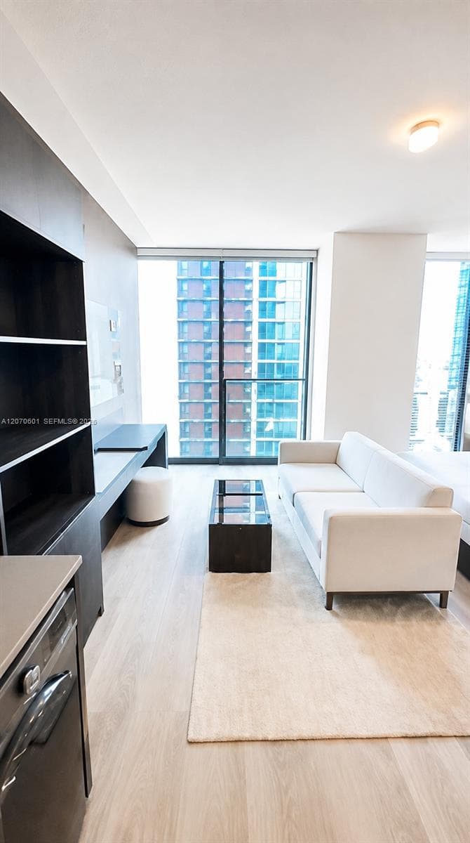 20 NE 11 ST # 2407, Miami FL 33132