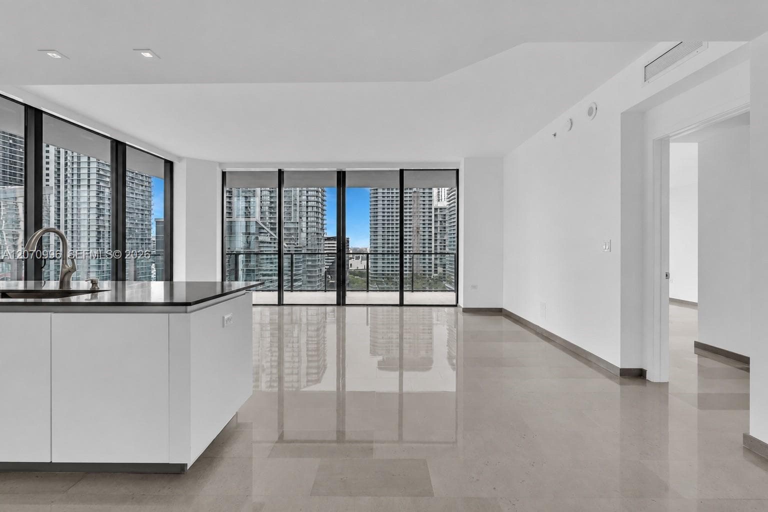68 SE 6th St # 1702, Miami FL 33131