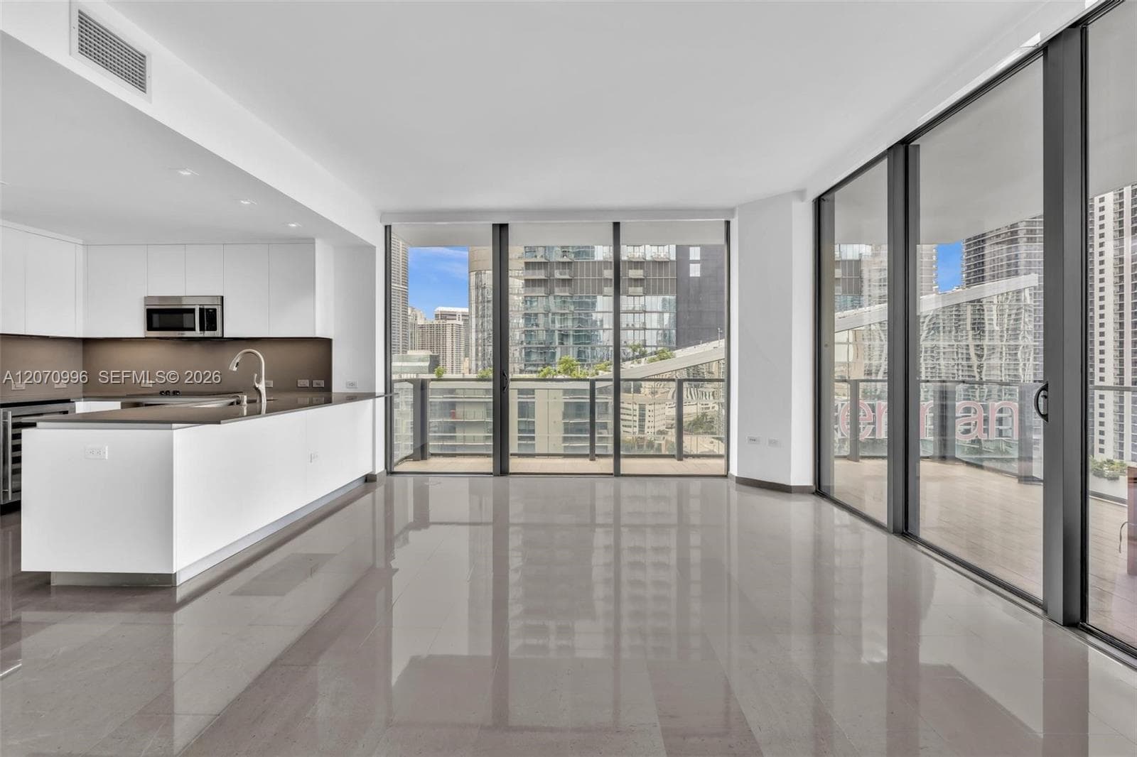 68 SE 6th St # 1702, Miami FL 33131