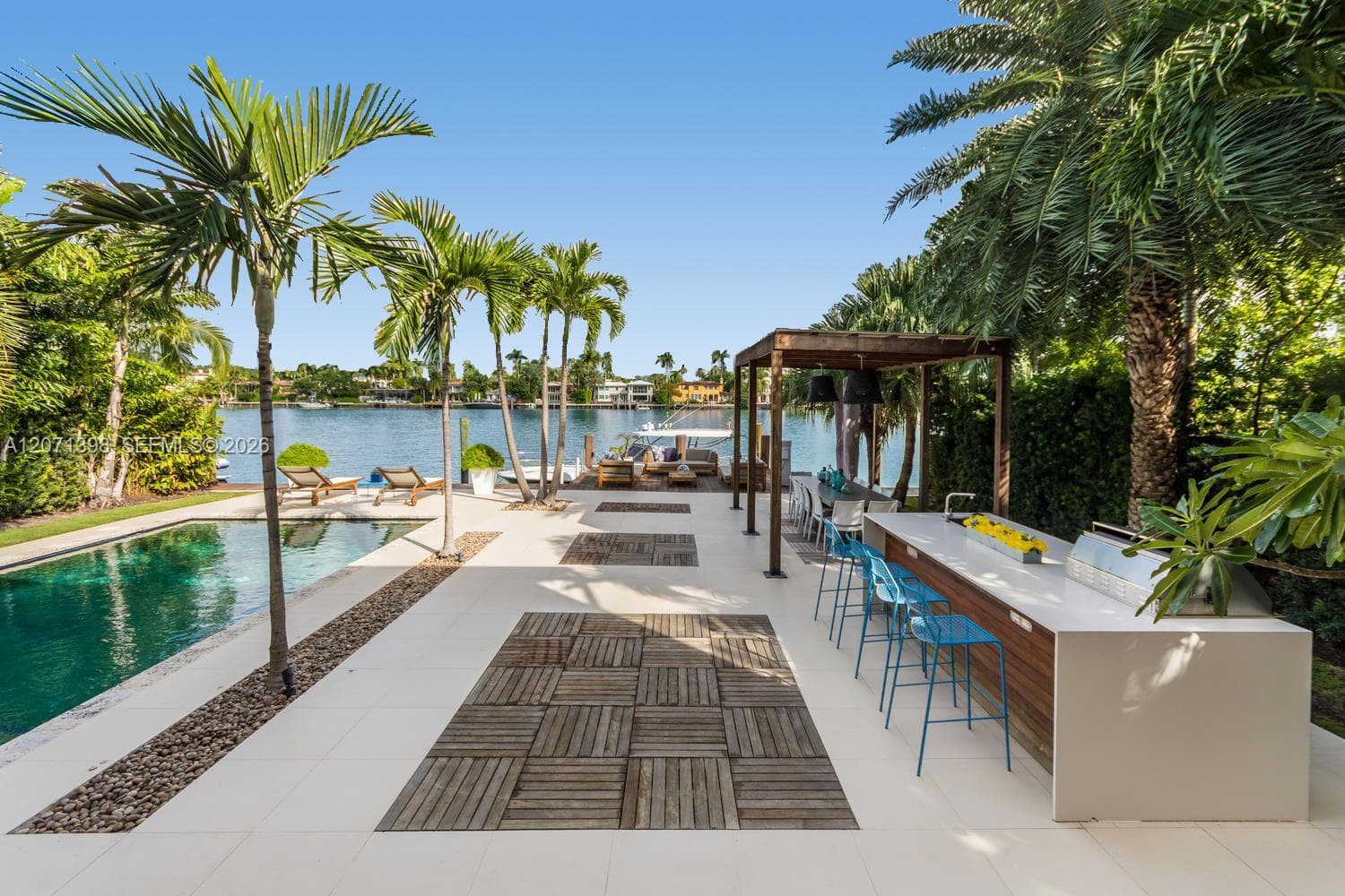 455 E Dilido Dr, Miami Beach FL 33139