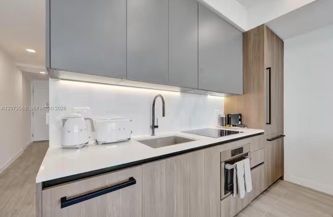 580 72nd # 1713, Miami Beach FL 33141