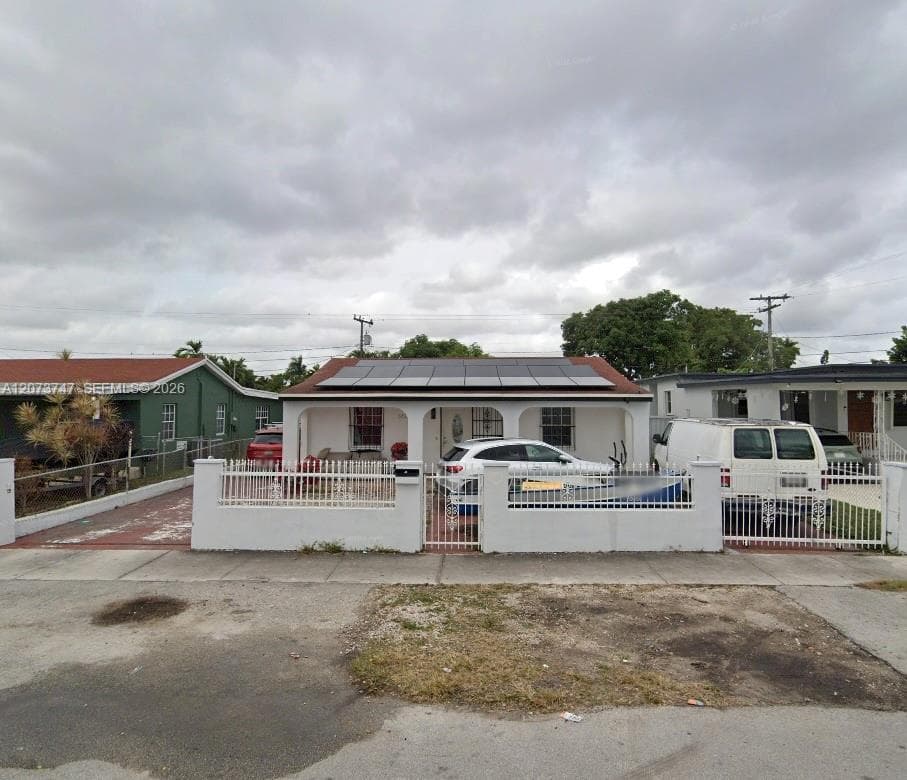3627 NW 18th St, Miami FL 33125