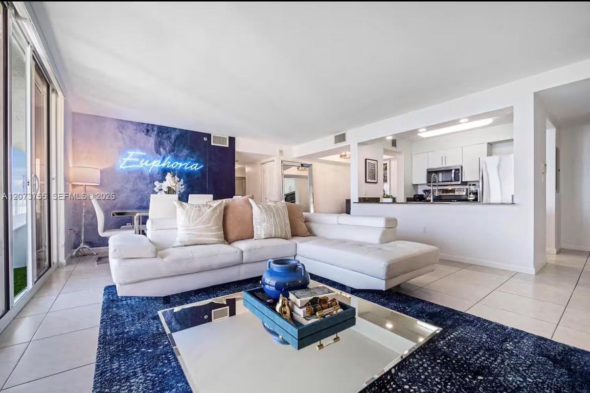 1200 Brickell Bay Dr # 4101, Miami FL 33131