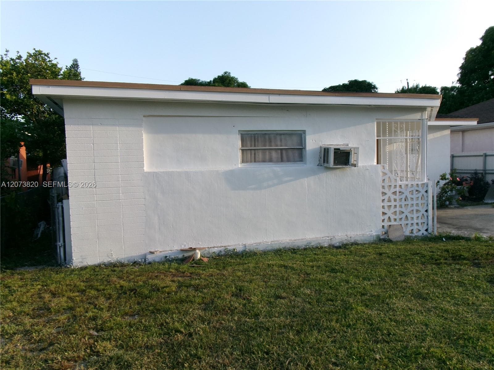 864 NW 116th St, Miami FL 33168