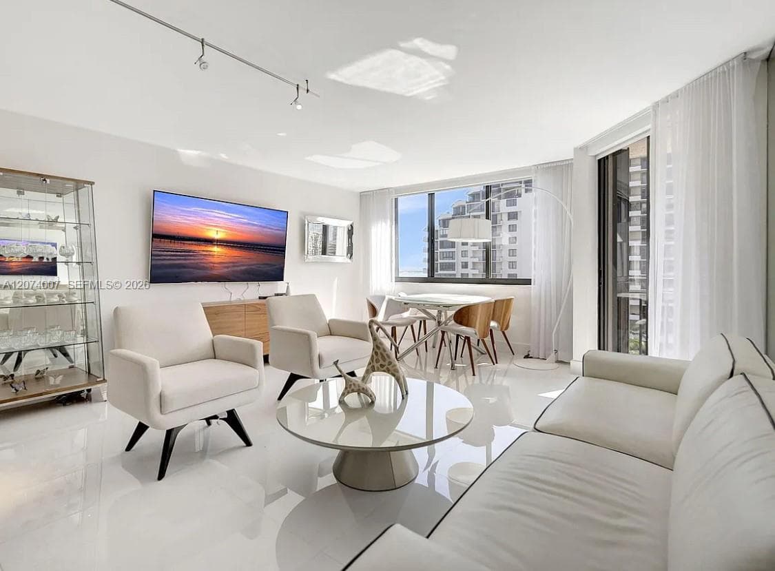 540 Brickell Key Dr # 919, Miami FL 33131