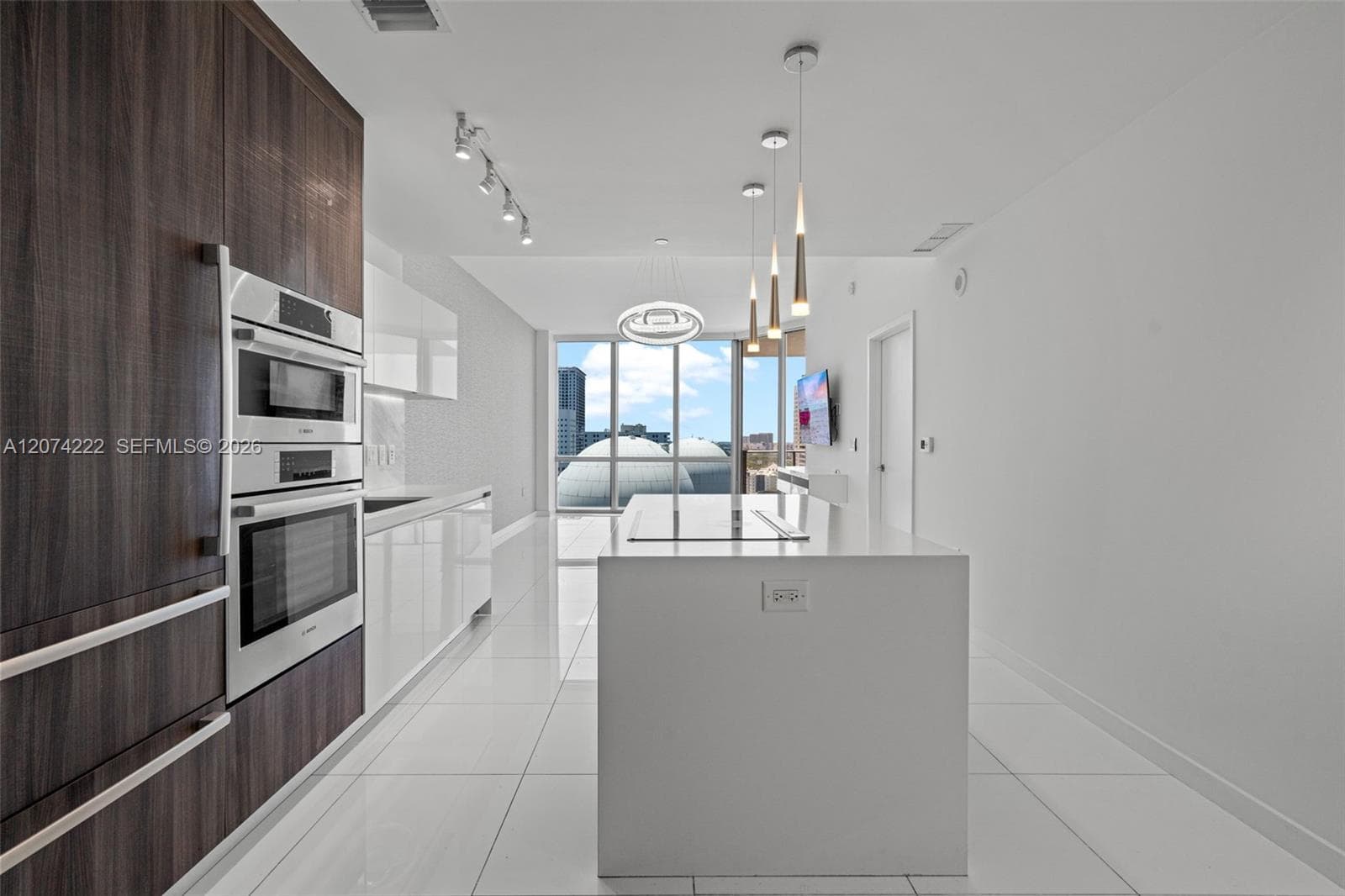 851 NE 1st Ave # 1506, Miami FL 33132