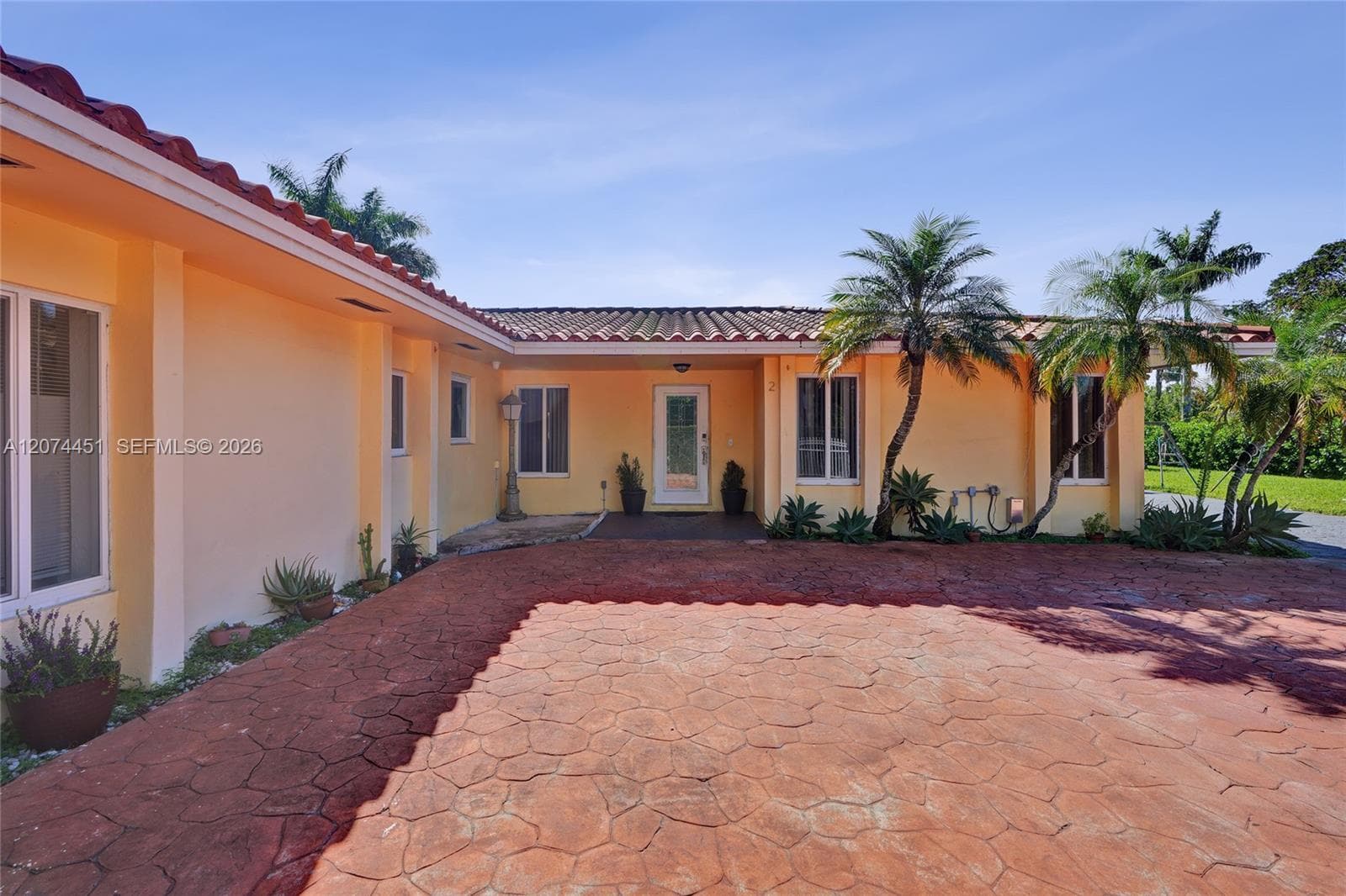 2 NE 160th St, Miami FL 33162