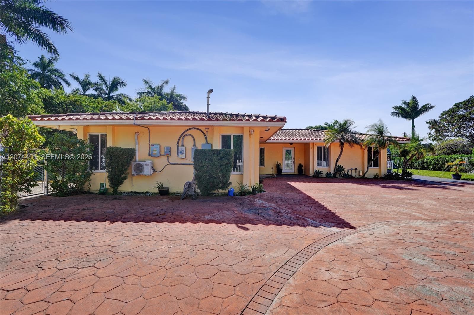 2 NE 160th St, Miami FL 33162
