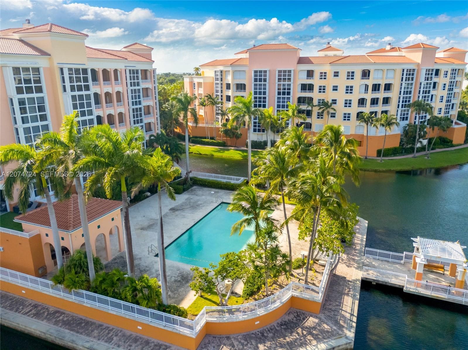 737 Crandon Blvd # 1, Key Biscayne FL 33149