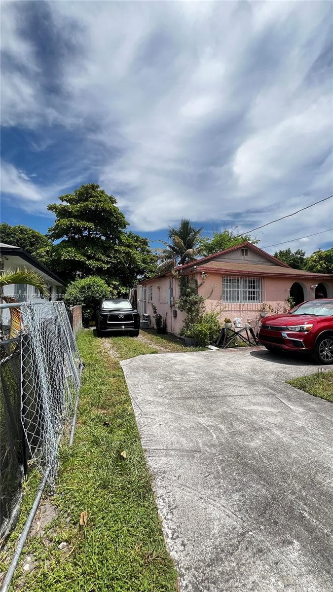 1135 NW 65th St, Miami FL 33150