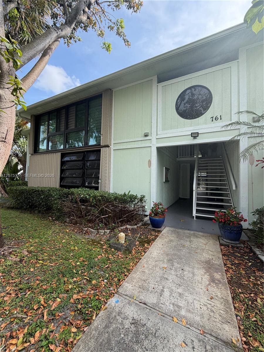 761 NE 199th St # 202, Miami FL 33179