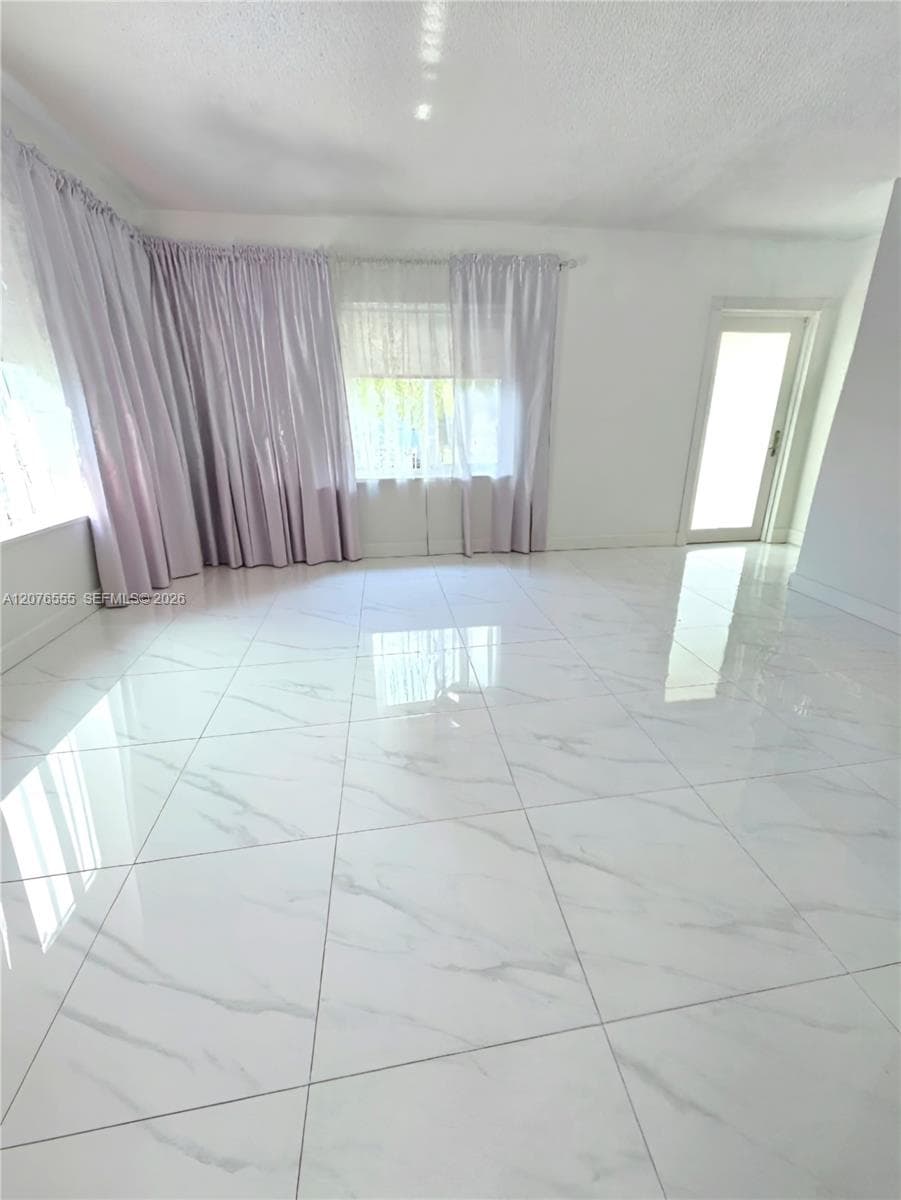 3320 NW 20th St, Miami FL 33142