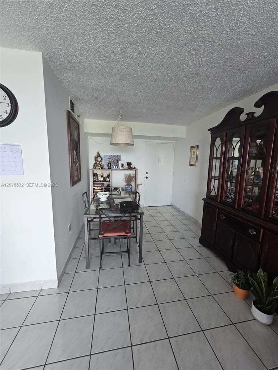 9688 Fontainebleau Blvd # 409, Miami FL 33172