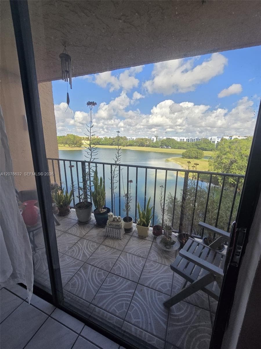 9688 Fontainebleau Blvd # 409, Miami FL 33172