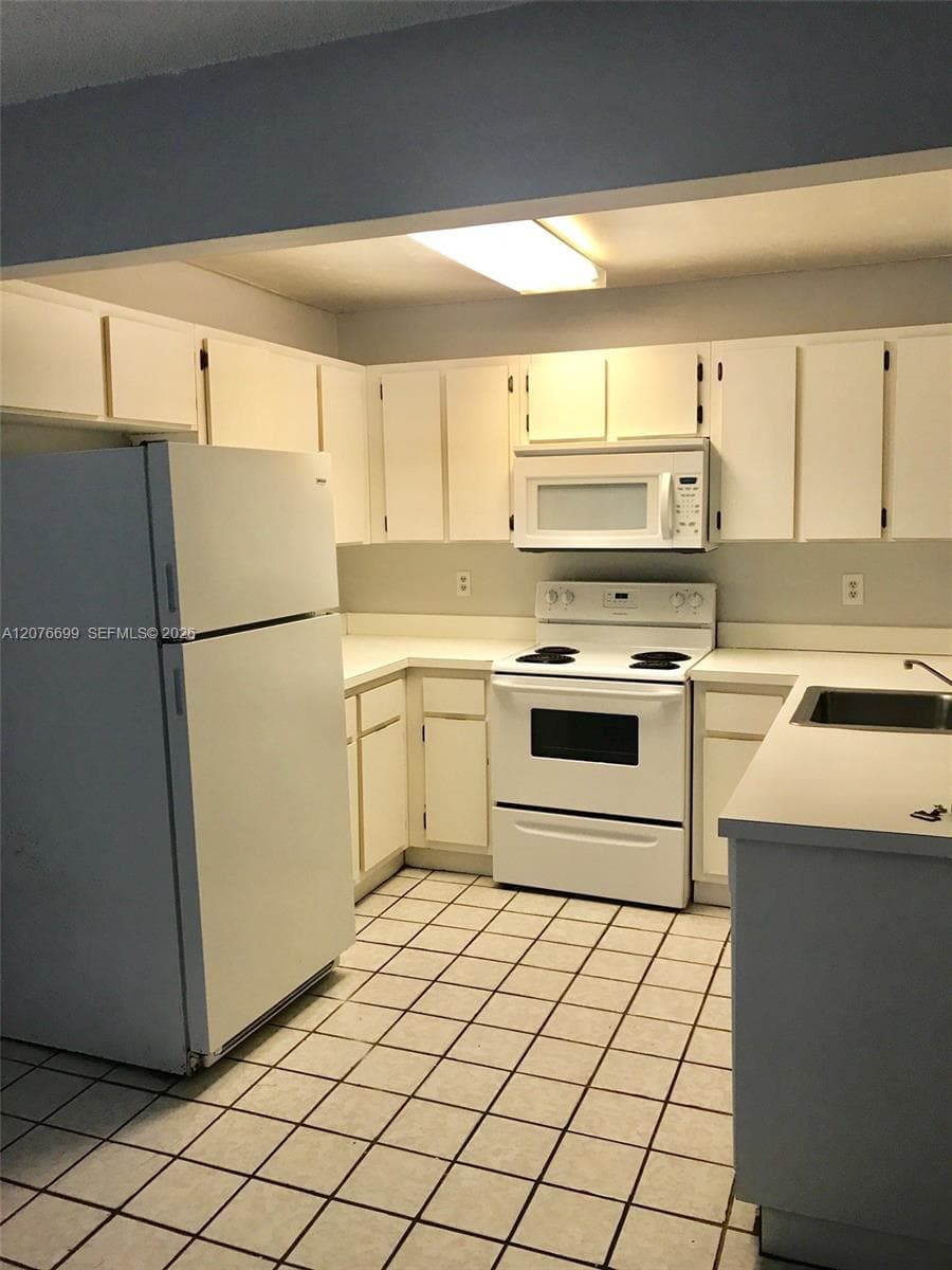 9810 Hammocks Blvd # 202, Miami FL 33196