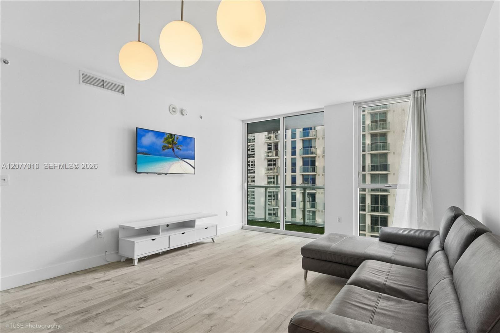 253 NE 2nd St # 2104, Miami FL 33132