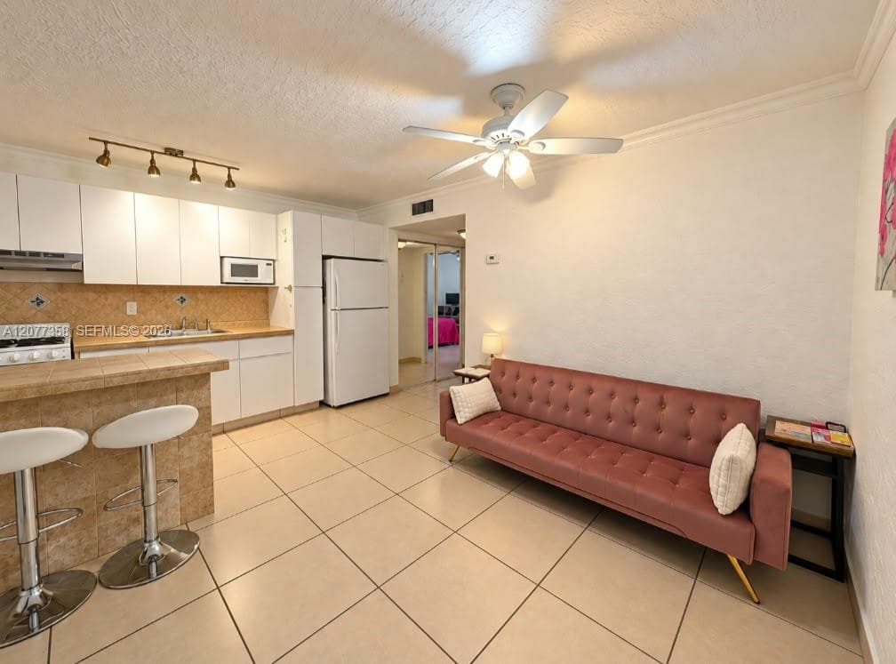 528 Meridian Ave # 202A, Miami Beach FL 33139