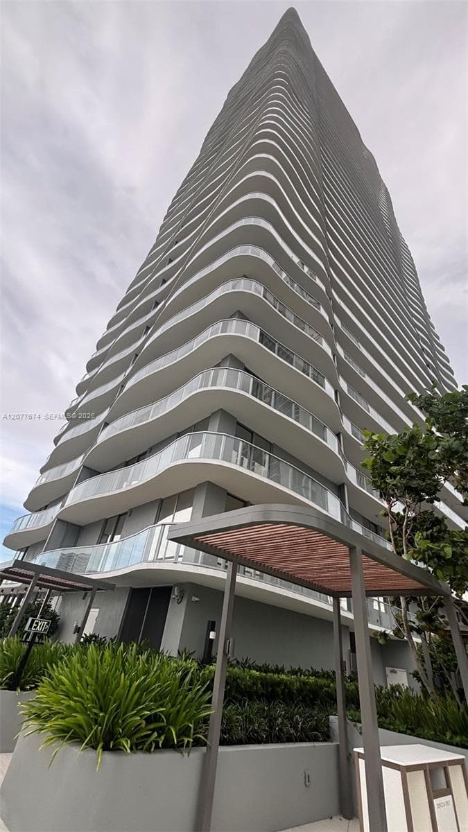 1400 Biscayne Blvd # 2106, Miami FL 33132
