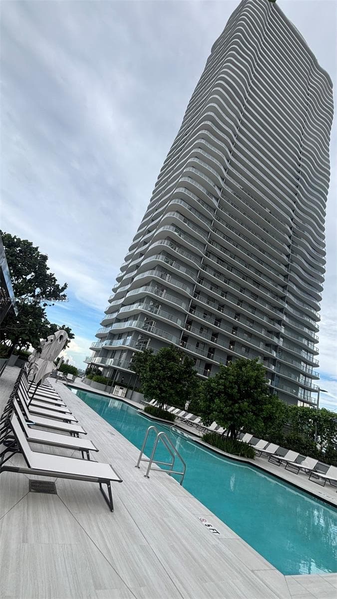 1400 Biscayne Blvd # 2106, Miami FL 33132