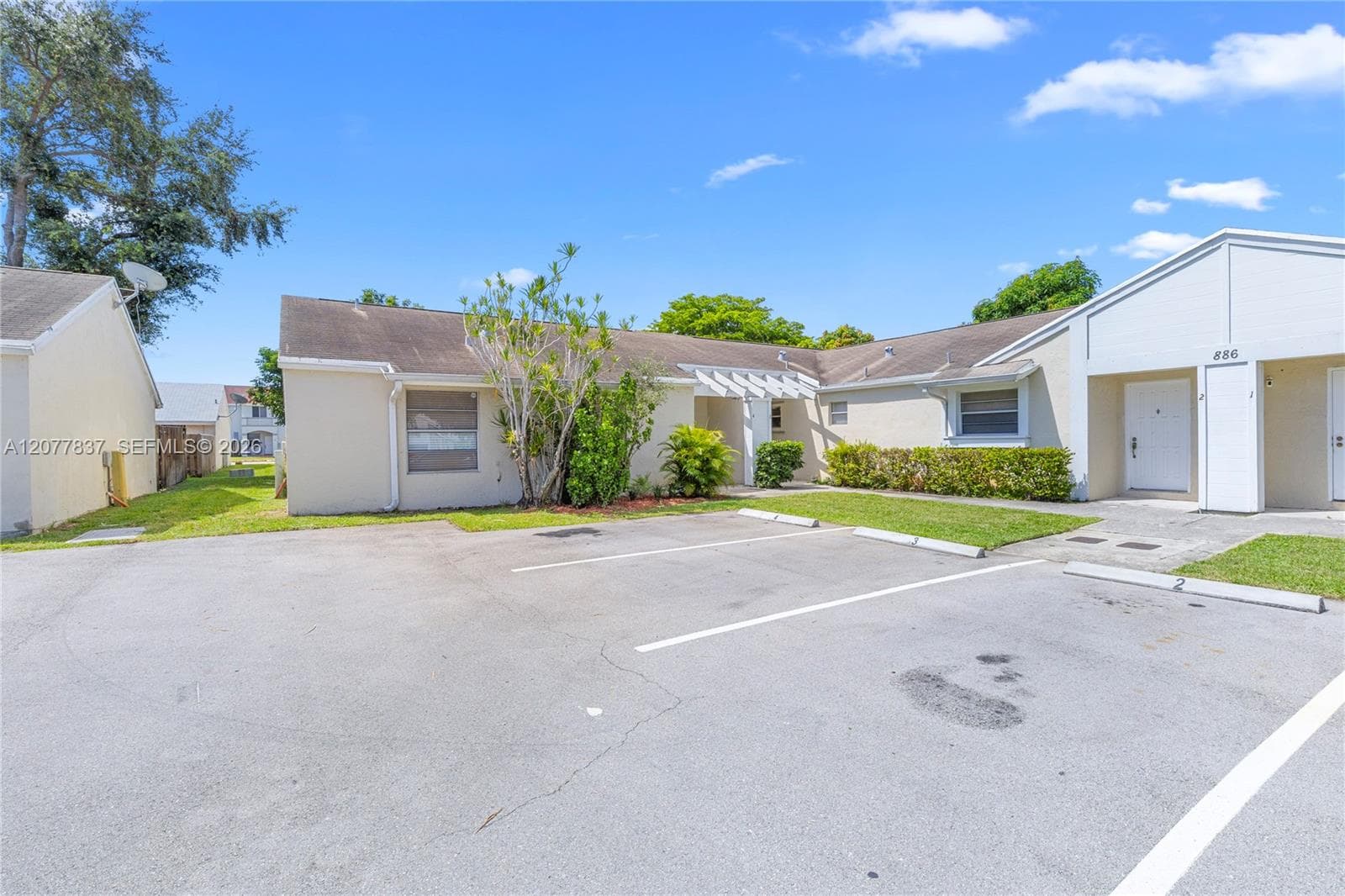 886 NE 214th Ln # 4, Miami FL 33179