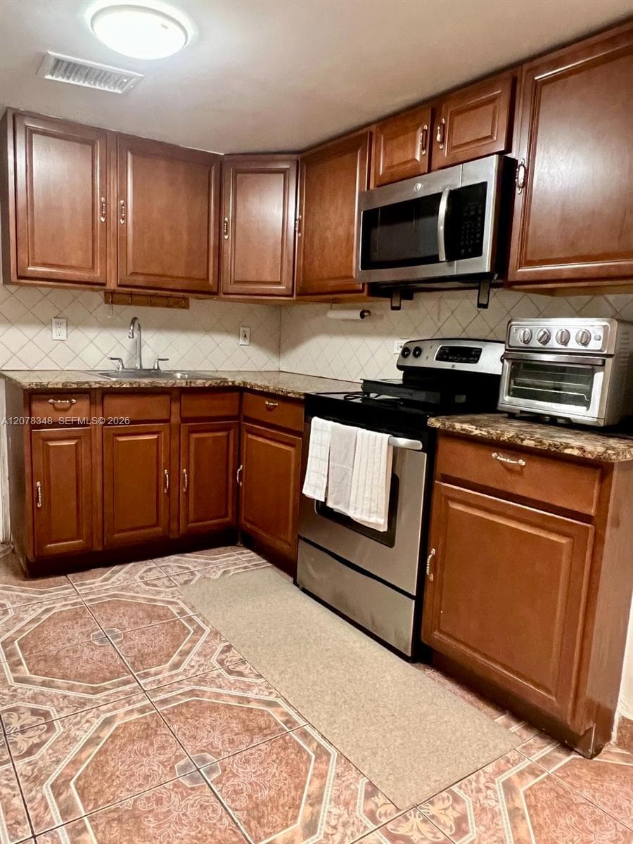 6725 N Miami Ave, Miami FL 33150