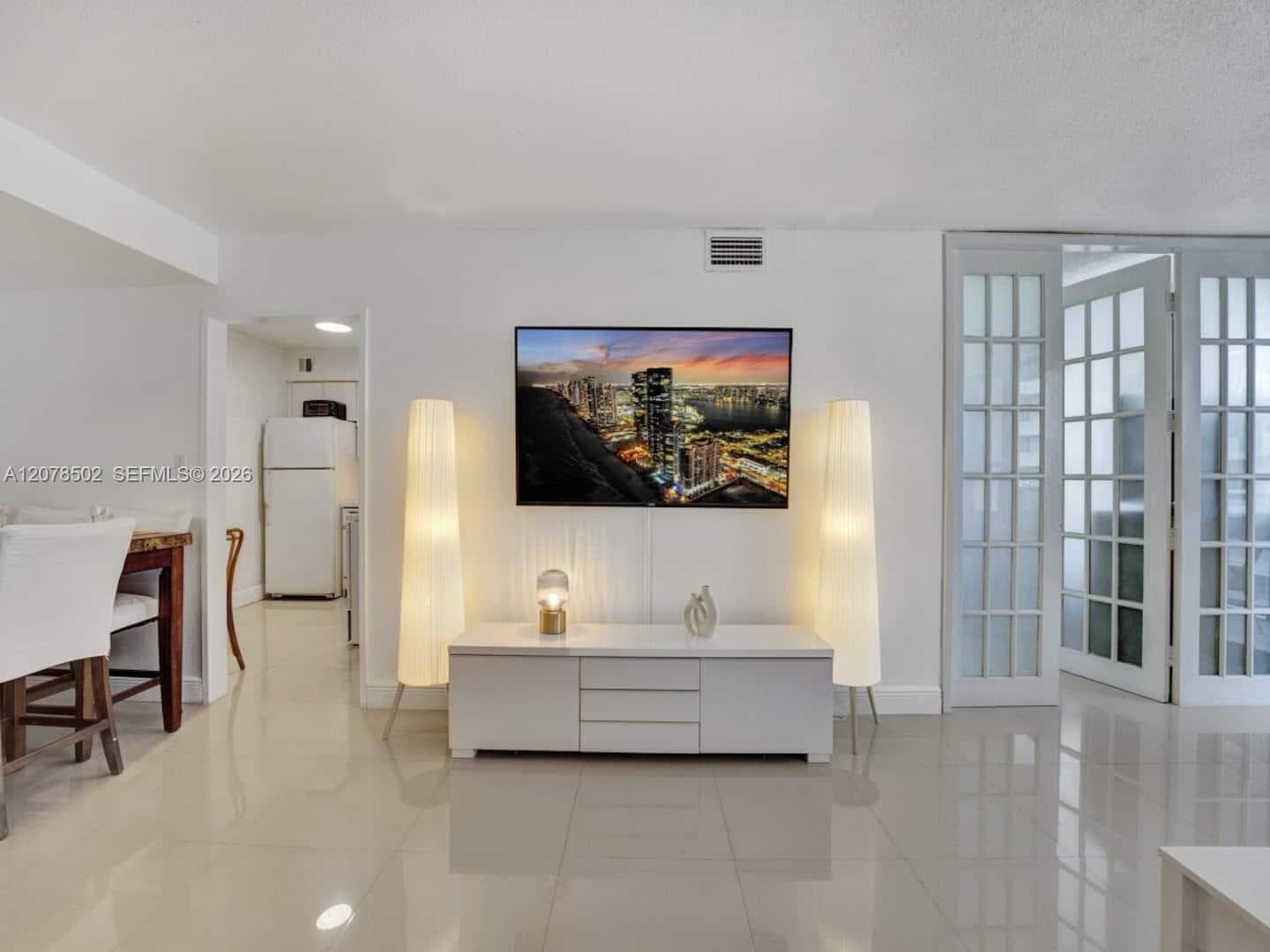 5225 Collins Ave # 1516, Miami Beach FL 33140