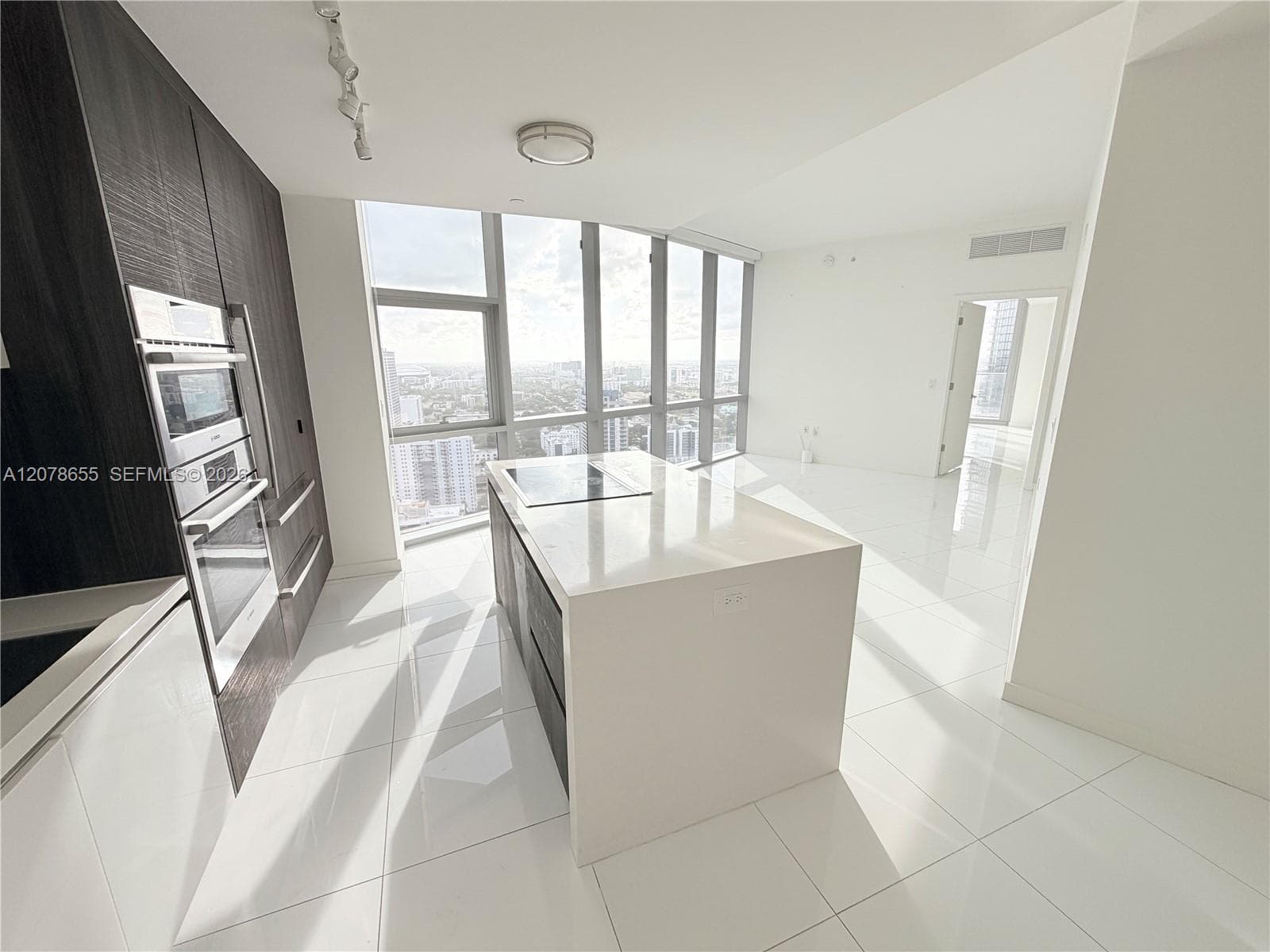 851 NE 1st Ave # 3202, Miami FL 33132