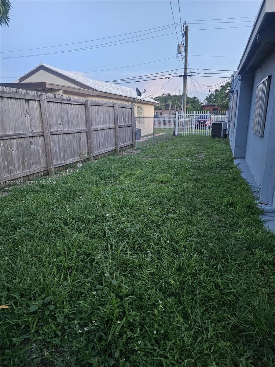 6847 SW 13th St, Miami FL 33144