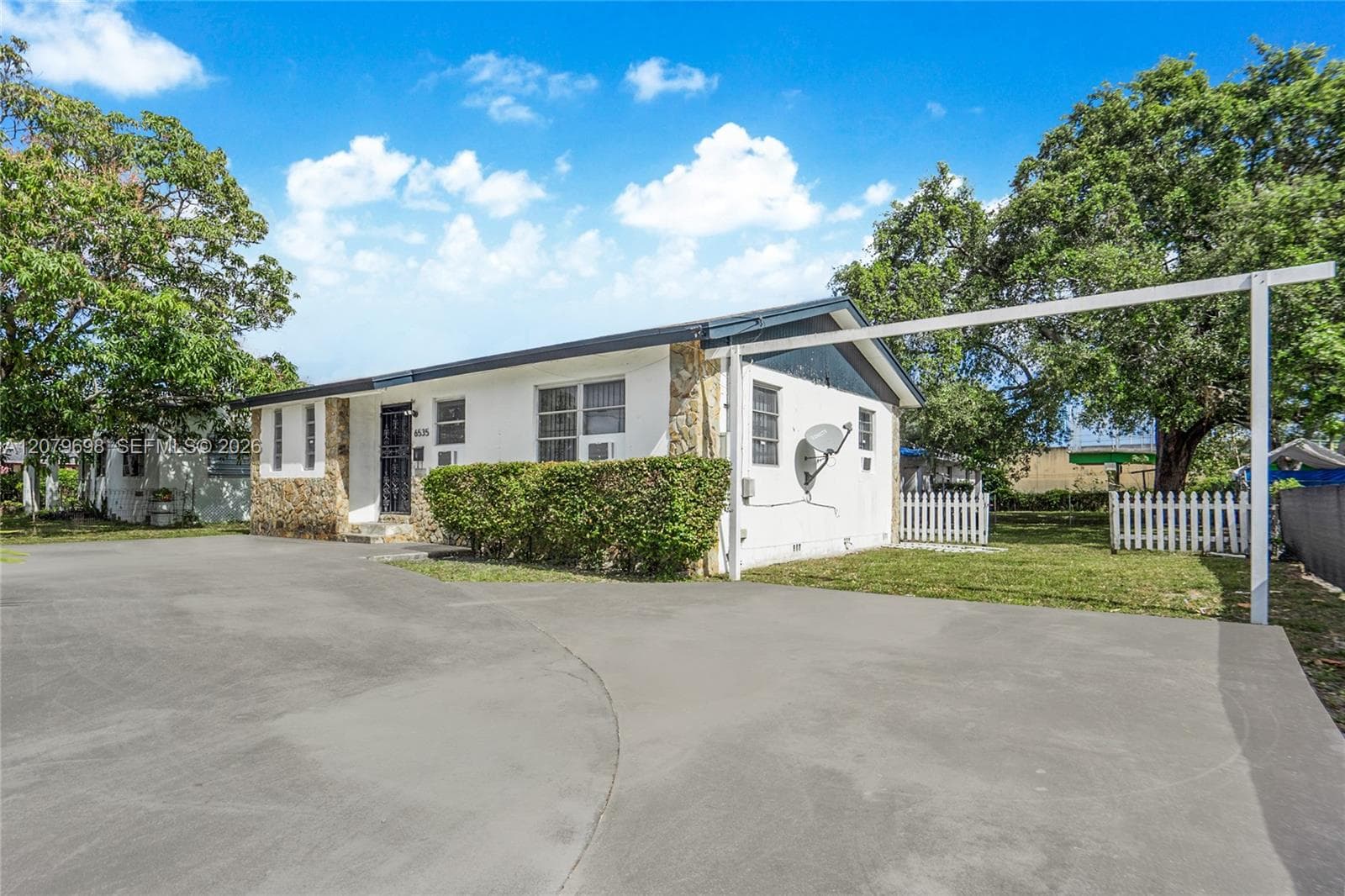 6535 NW 6th Ave, Miami FL 33150