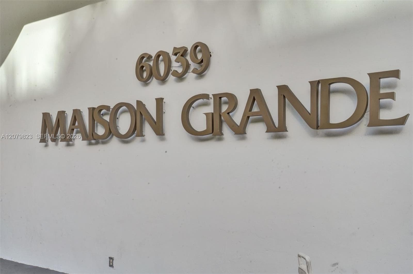 6039 Collins Ave # 534, Miami Beach FL 33140