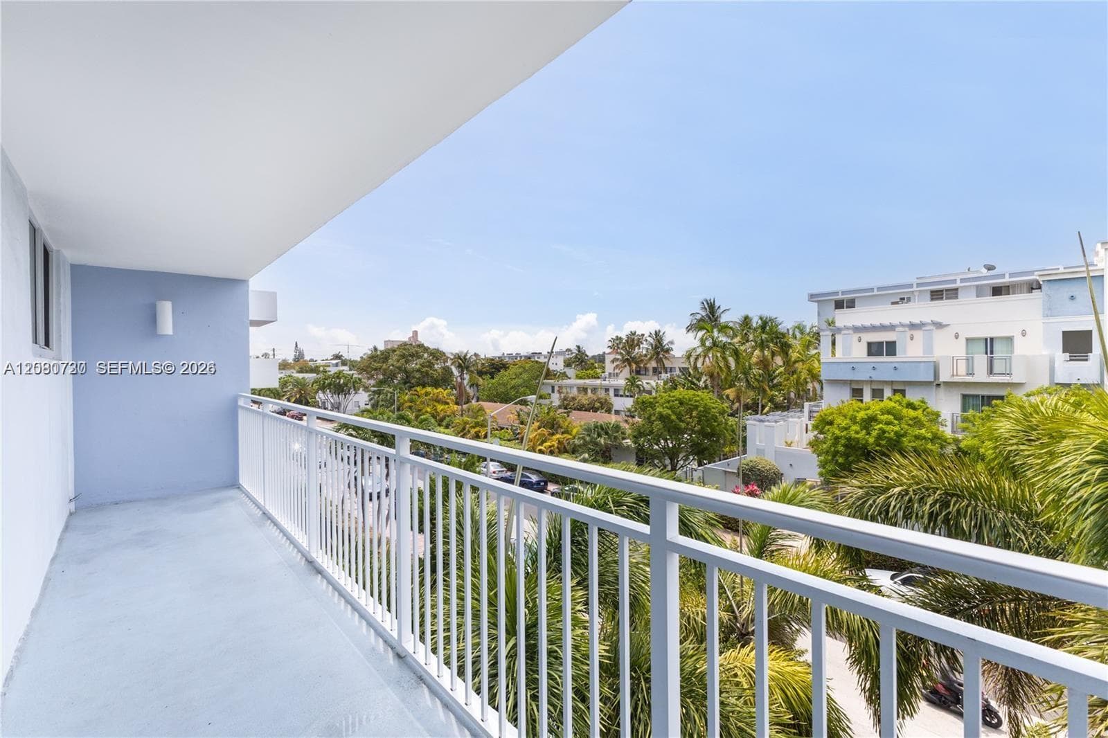 1045 10th St # 402, Miami Beach FL 33139