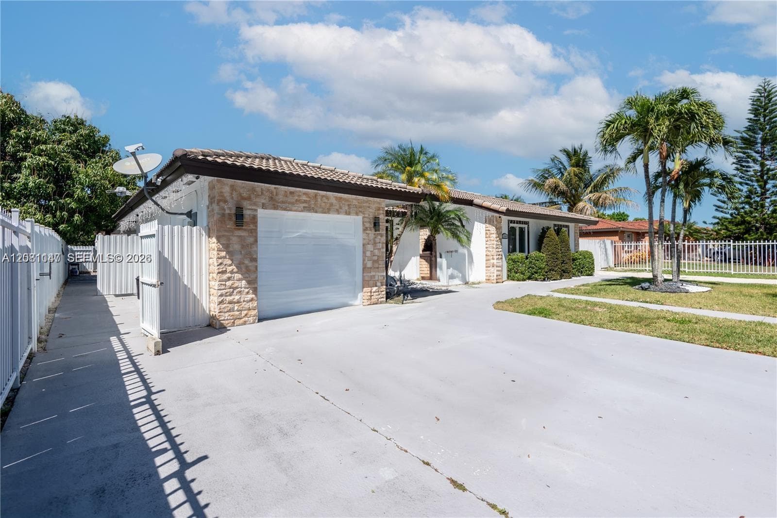 12485 SW 220th St, Miami FL 33170