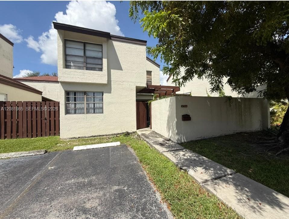 9764 NW 4th Ln # 9764, Miami FL 33172