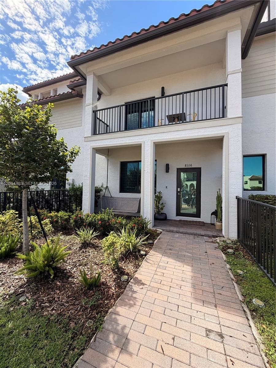 8316 NW 43rd St, Doral FL 33166