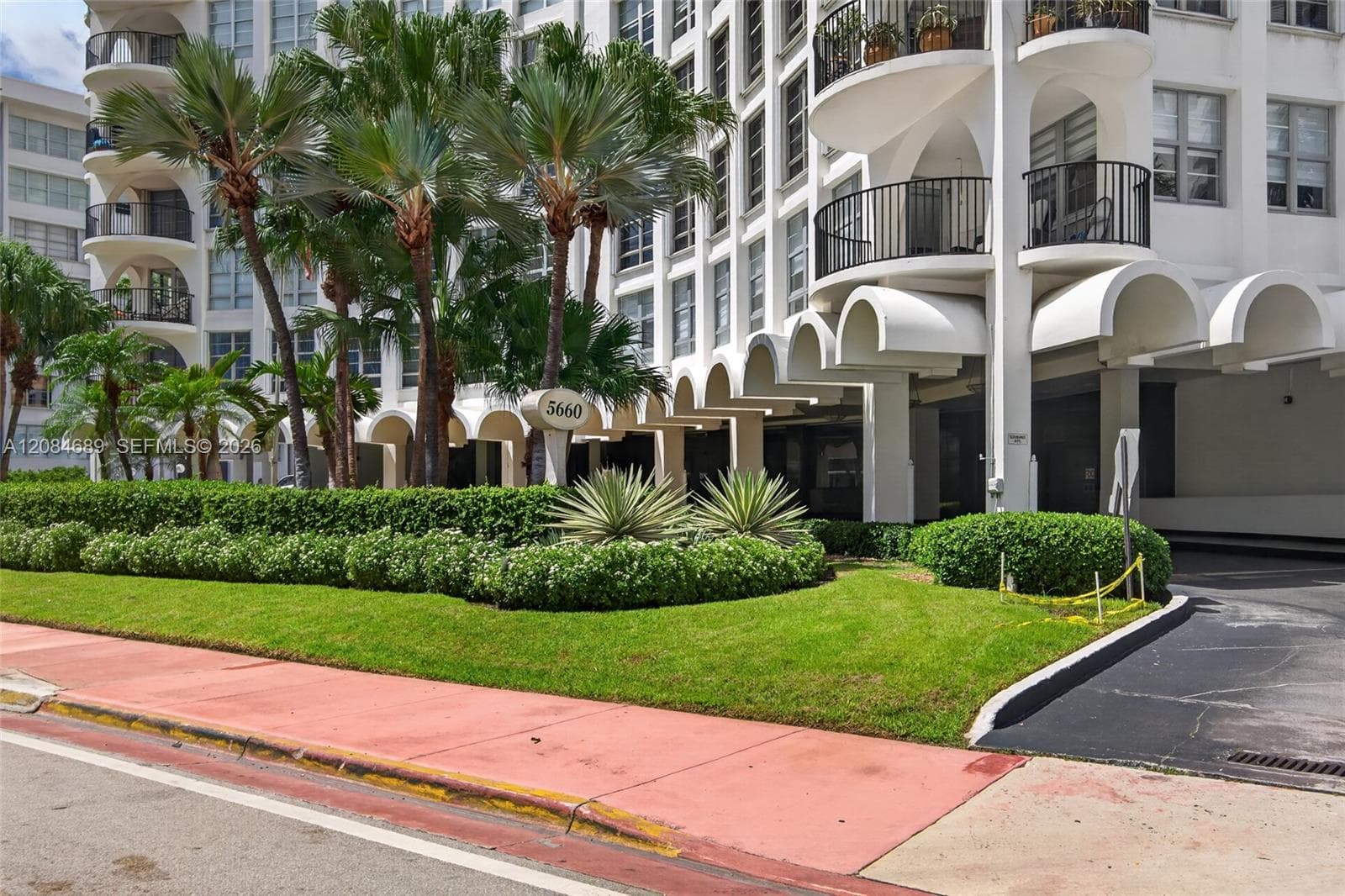 5660 W Collins Ave # 6D, Miami Beach FL 33140