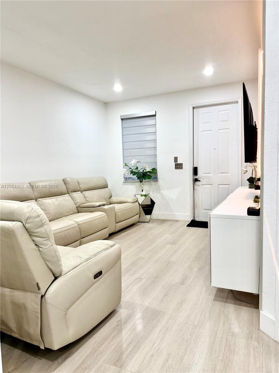 7796 NW 114th Pl, Doral FL 33178