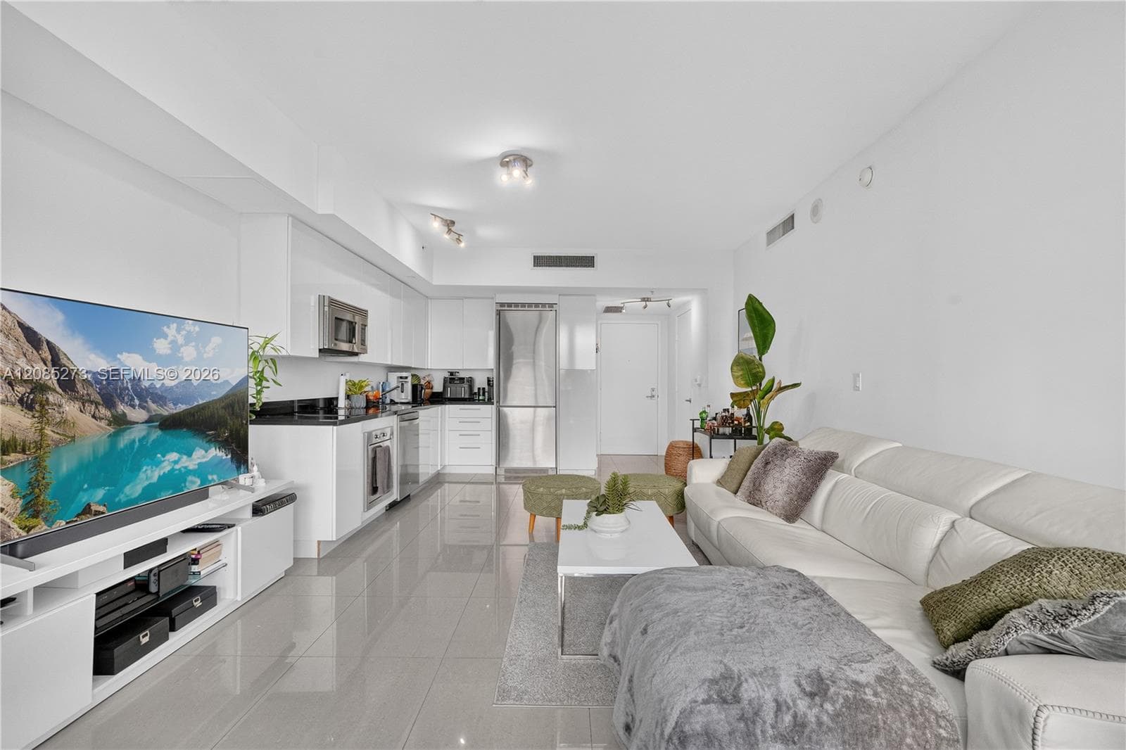 92 SW 3rd St # 4407, Miami FL 33130