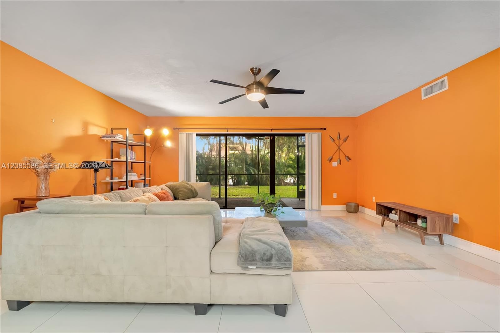 601 Ives Dairy Rd # 8, Miami FL 33179