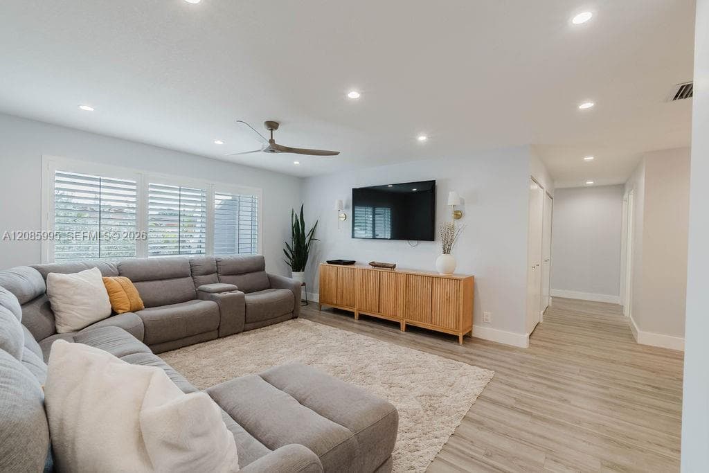 1732 SW 103rd Pl, Miami FL 33165