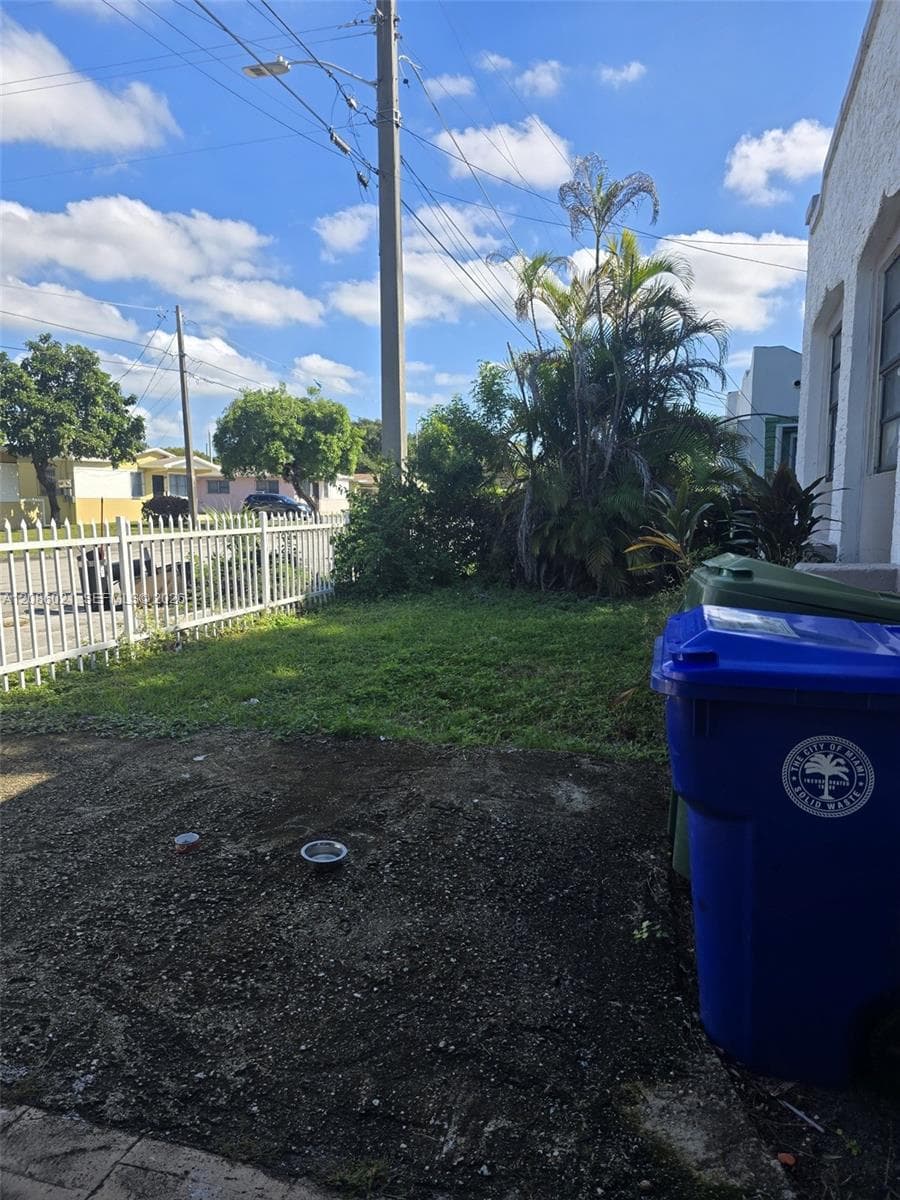 1250 NW 55th St, Miami FL 33142