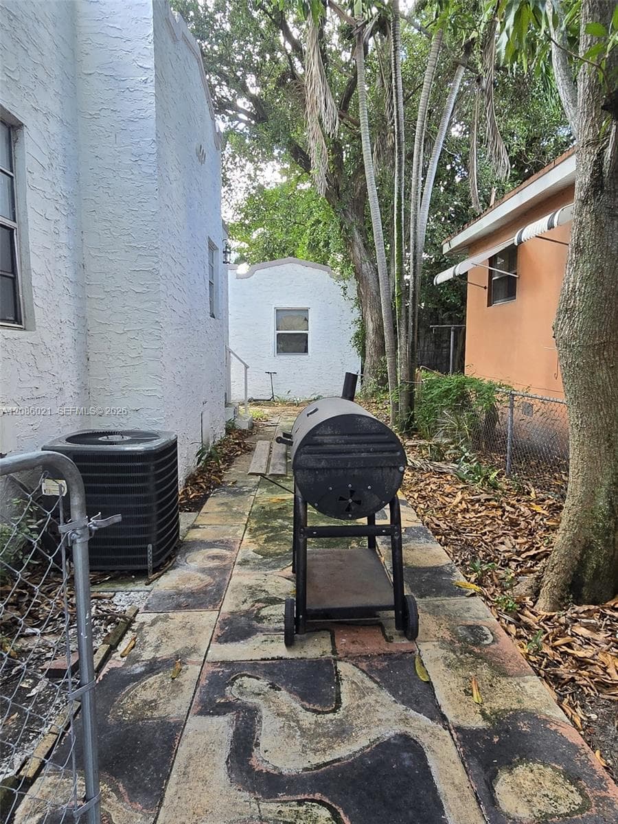 1250 NW 55th St, Miami FL 33142