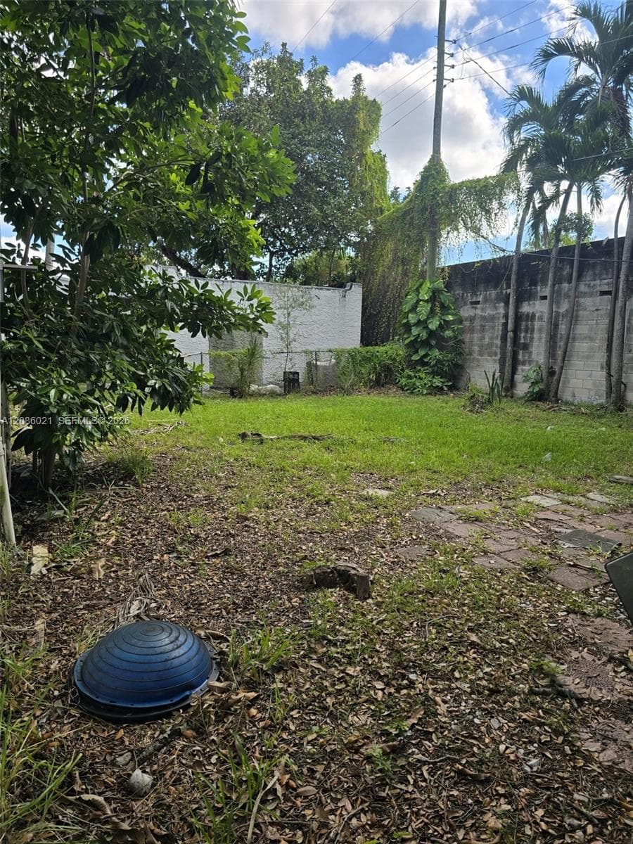 1250 NW 55th St, Miami FL 33142