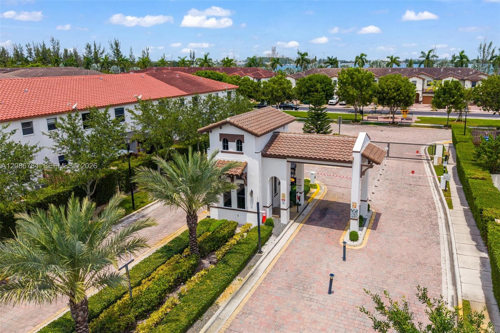 8897 NW 103rd Ave, Doral FL 33178